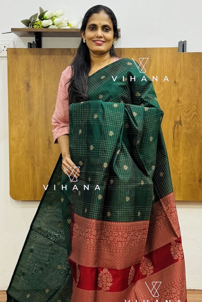 Emerald Green with Rich Red/Maroon Contrast Pallu Premium Pure Handloom Cotton Saree